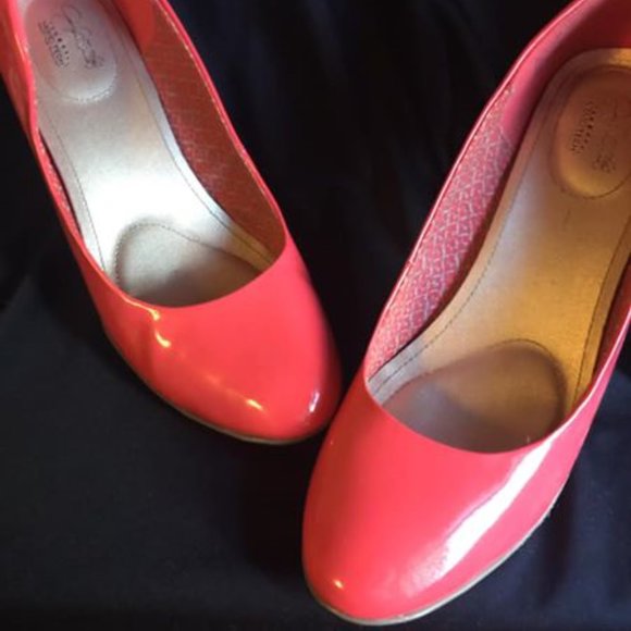 shoes - Picture 3 of 5